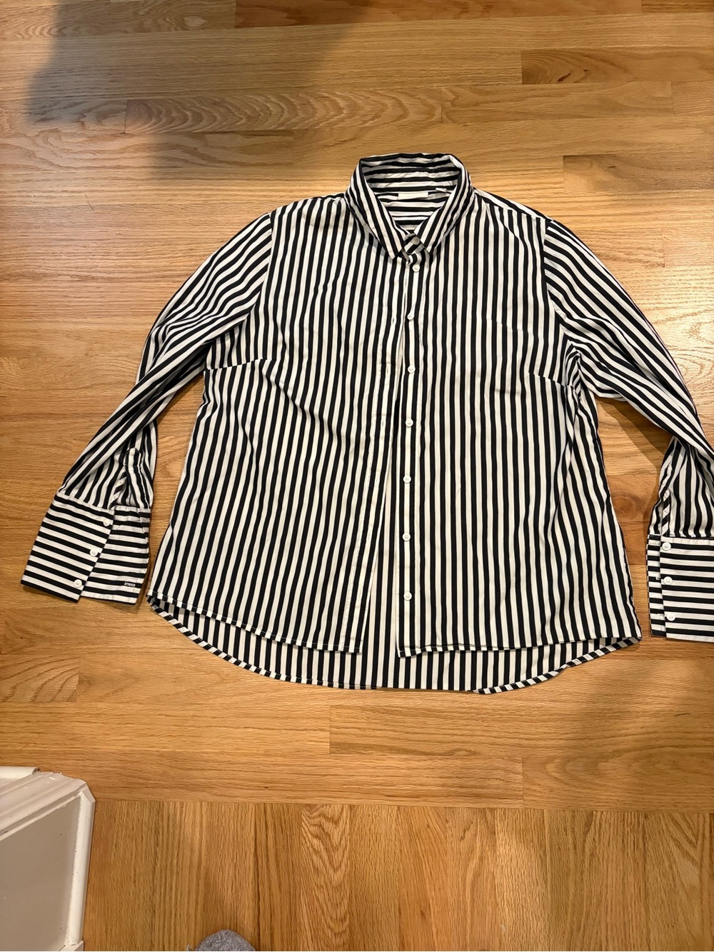 Eva Mendes Black and White Vertical Stripe Button-Up Shirt Sz L